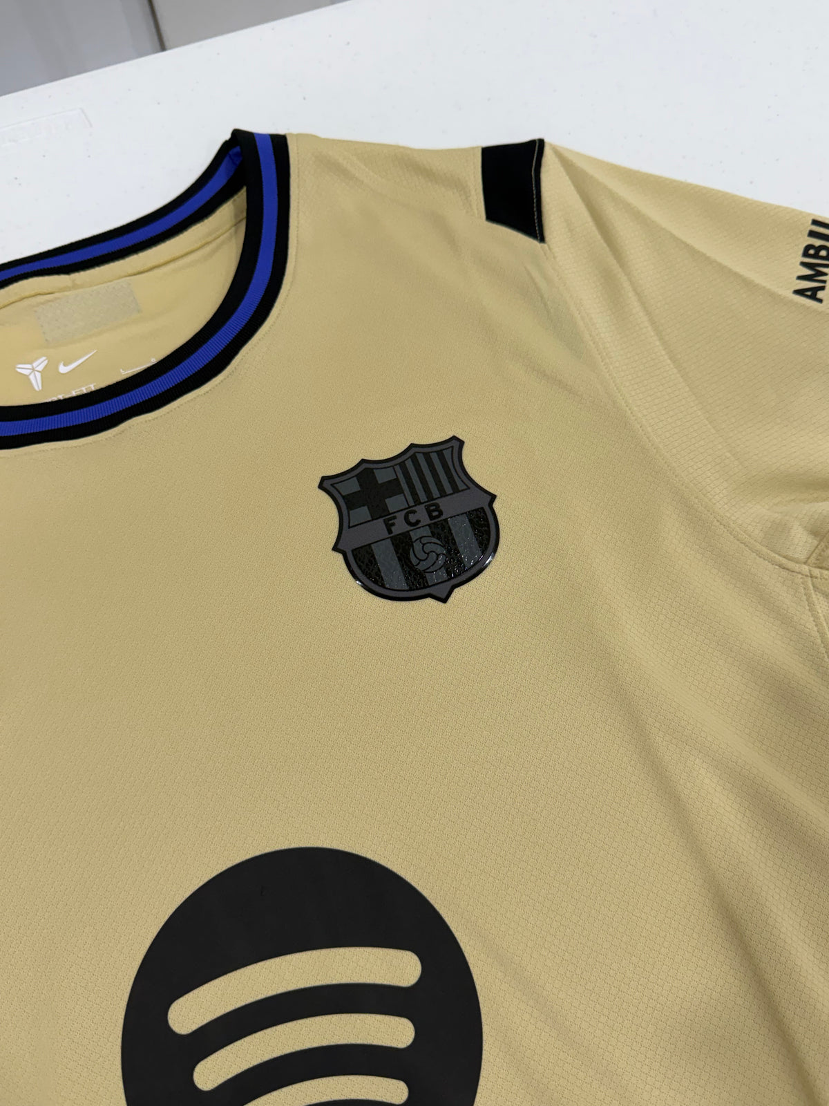 FC Barcelona 2025-26 Away Jersey Kobe Bryant Black Mamba BNWT