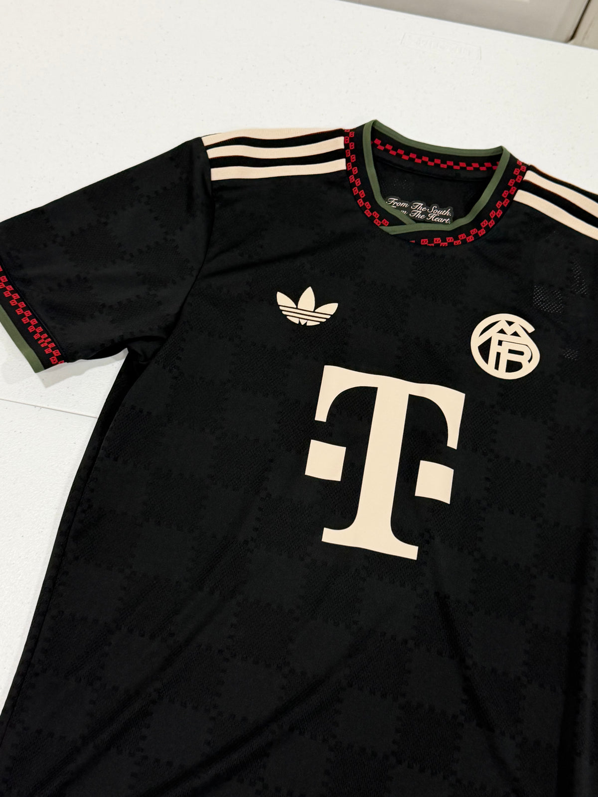 FC Bayern 2025-26 Third Jersey Size Small BNWT