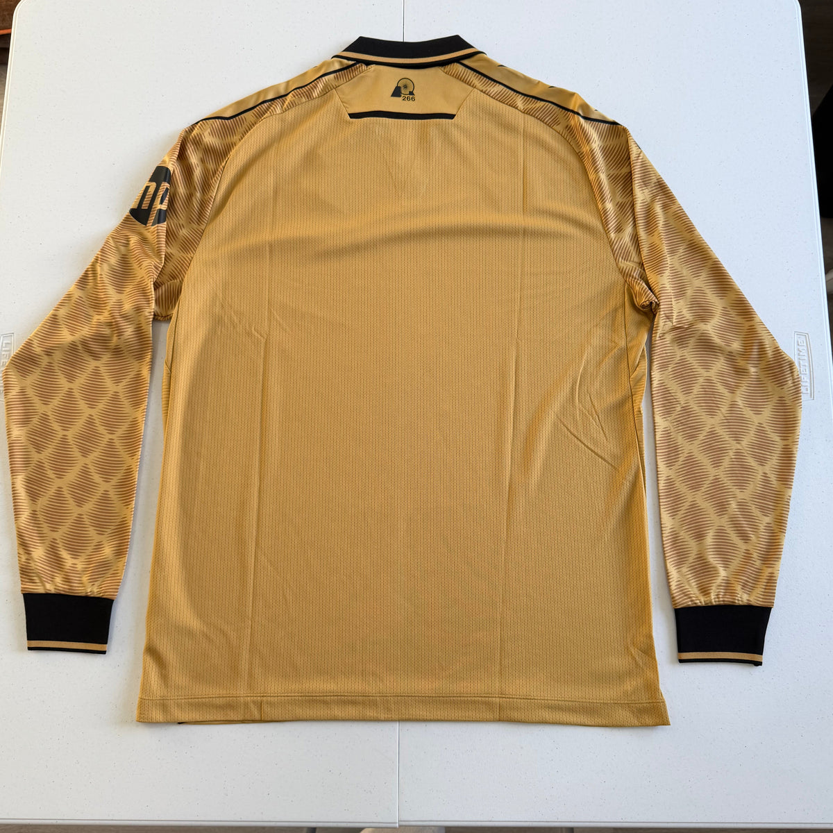 Wrexham 2024-25 Third Jersey Size Medium Long Sleeve BNWT