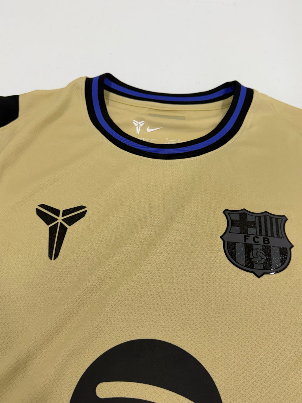 FC Barcelona 2025-26 Away Jersey Kobe Bryant Black Mamba BNWT