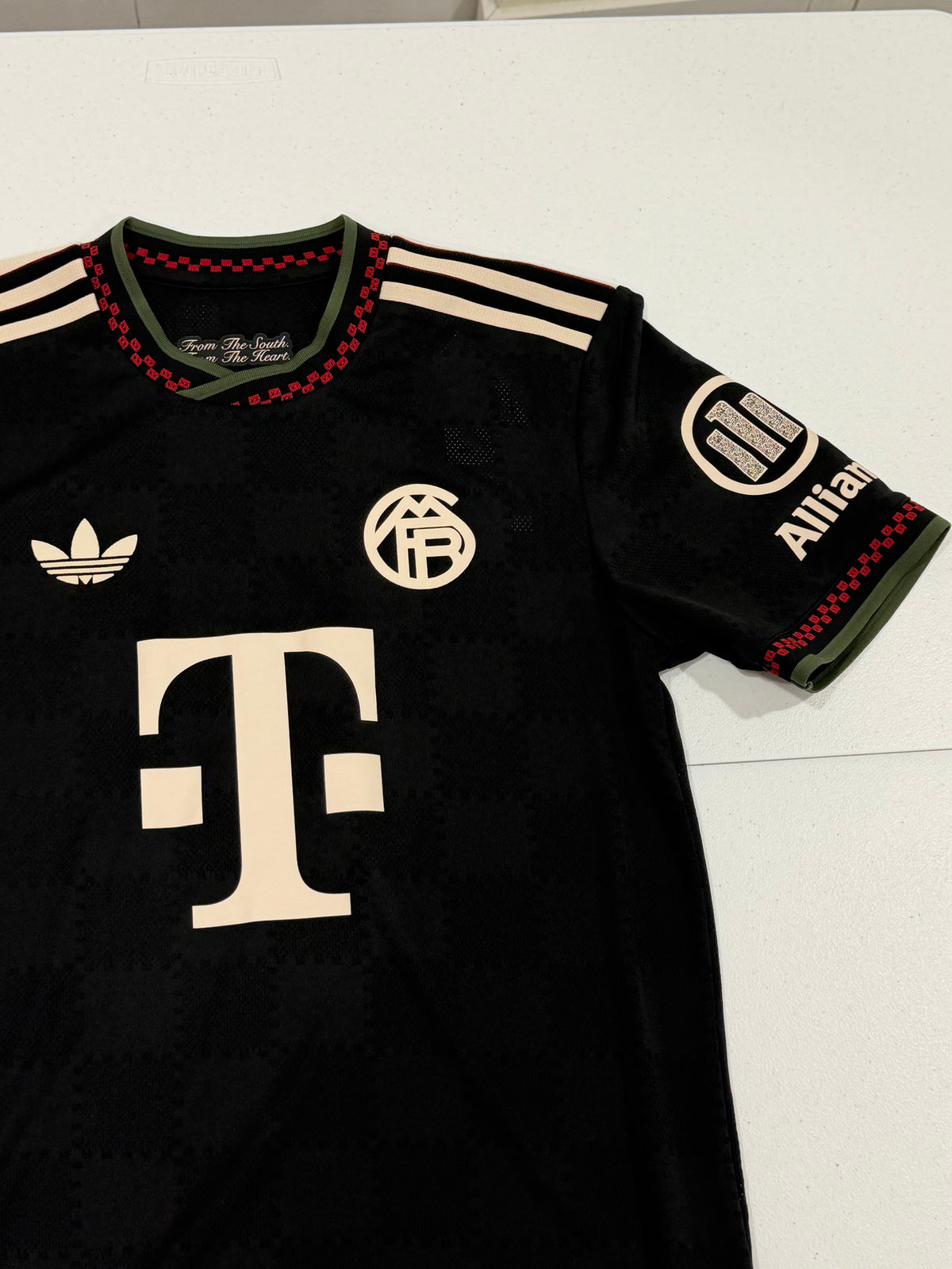 FC Bayern 2025-26 Third Jersey Size Small BNWT