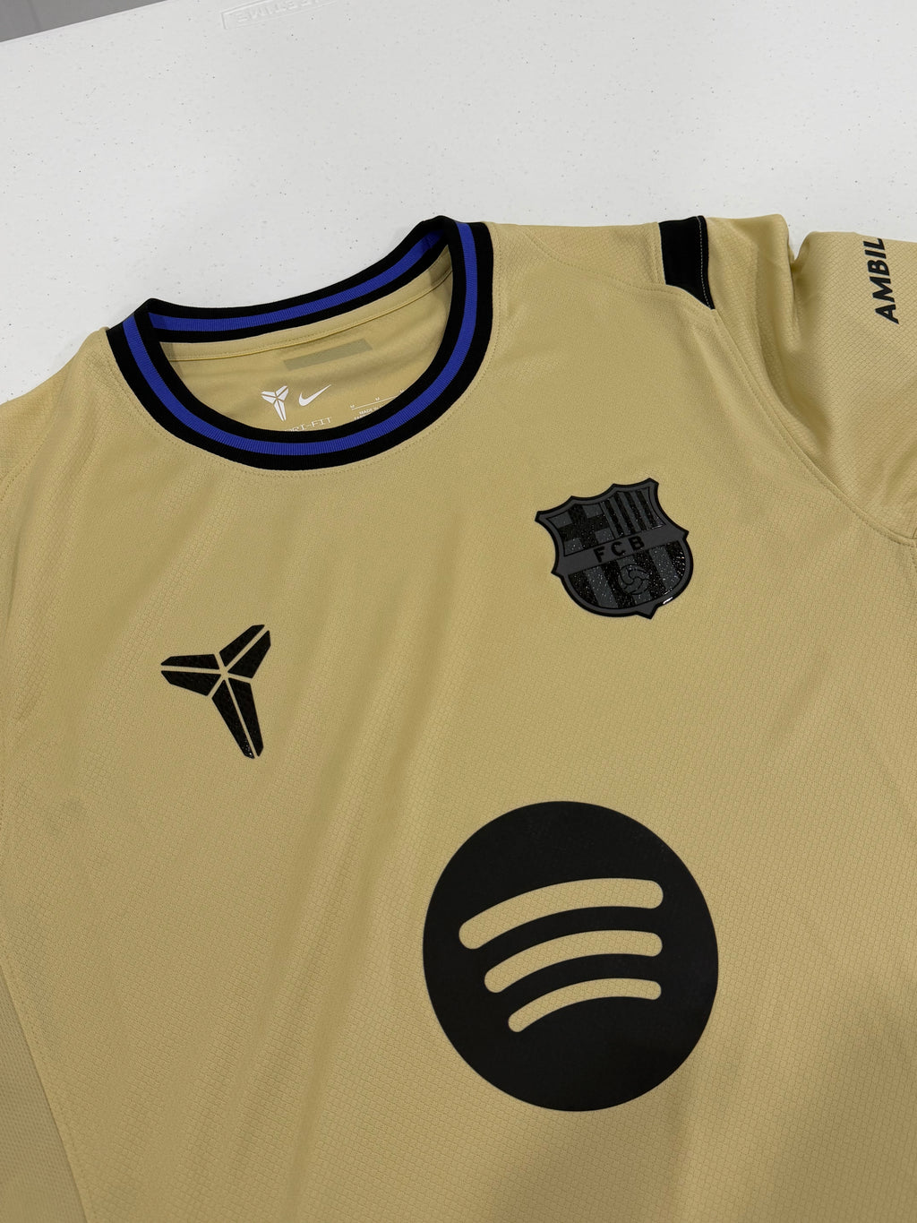 FC Barcelona 2025-26 Away Jersey Kobe Bryant Black Mamba BNWT
