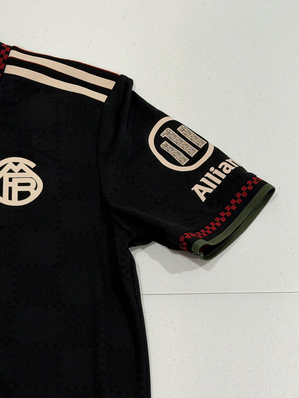 FC Bayern 2025-26 Third Jersey Size Small BNWT