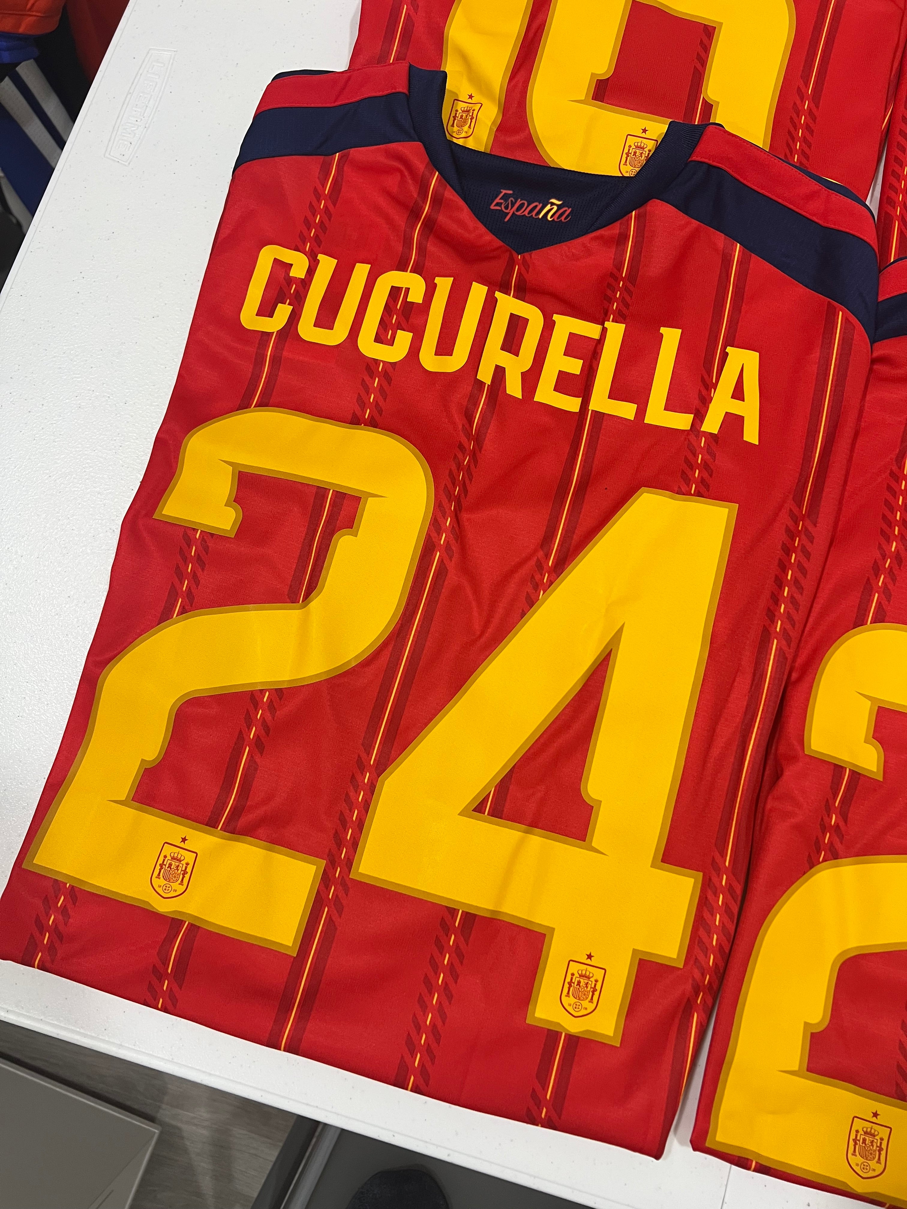 Spain 2026 Home Cucurella #24 World Cup Jersey Size Large BNWT