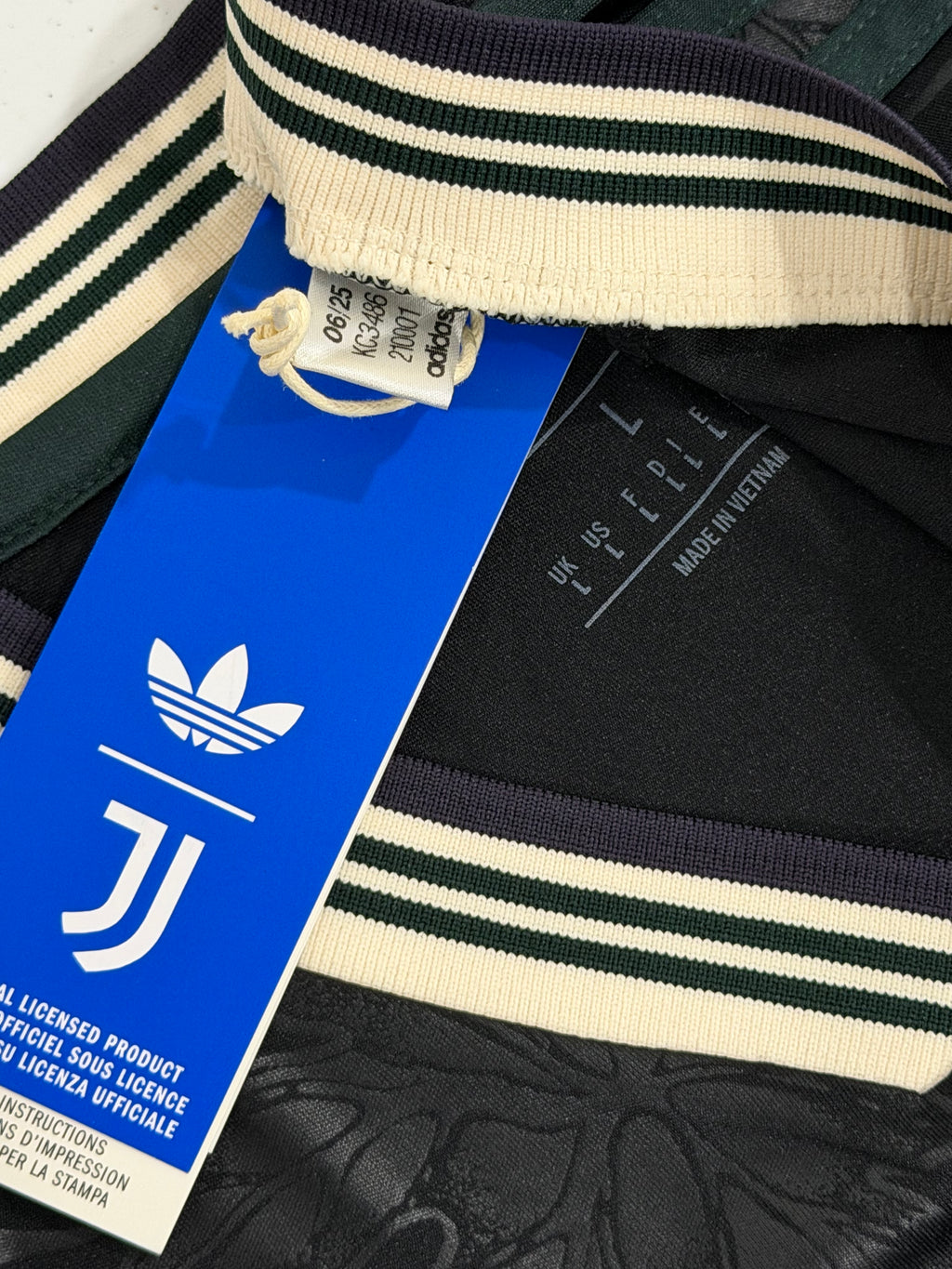 Juventus 2025-26 Third Jersey Size Large BNWT